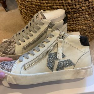 NWT Zonya Stone Snake Sneakers